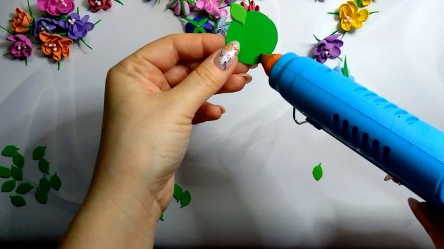 Что можно сделать из фоамирана 1 мм? ! Если скоро весна! Конечно только весенние цветы! ??? смотреть онлайн
