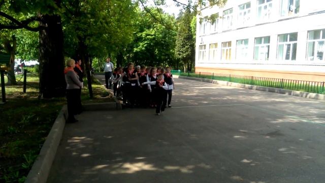 13 мая 2014 года Смотр строя и песни 2 "Б" класс смотреть онлайн