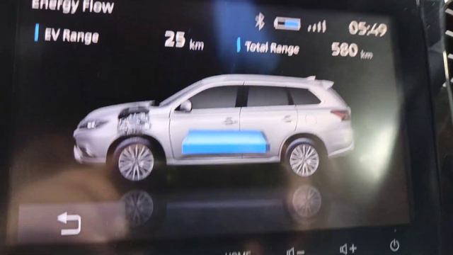 Mitsubishi Outlander plug-in hybrid display monitor battery charge check system 01-07-2022 смотреть онлайн