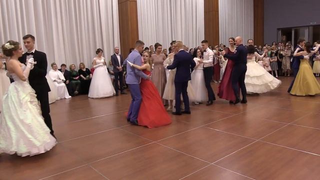 V Молодежный Сретенский бал. Фрагменты Большого фигурного вальса. смотреть онлайн