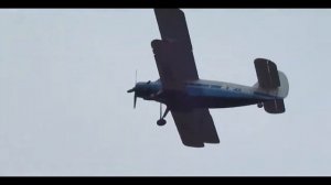 АН-2 красавец. Взлёт и посадка.