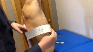 Наложение кинезио тейпа при переломе ребер.