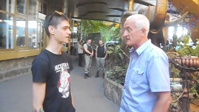 "Дом Павловых" держит "сумчатого зайца" смотреть онлайн