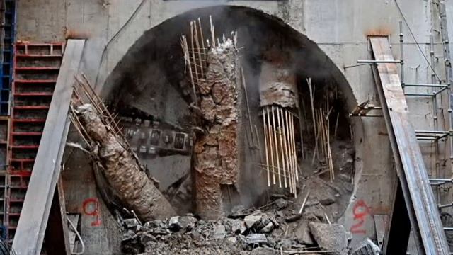 Выход 6-метрового щита «Ольга» у станции метро «Кленовый бульвар» на восточном участке БКЛ смотреть онлайн