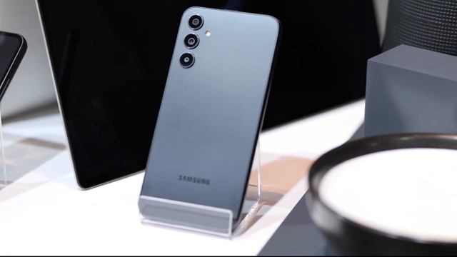Samsung Galaxy A35 5G & A55 5G - OFFICIAL смотреть онлайн