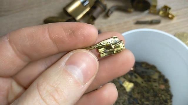 КАК РАЗЛИЧАТЬ МЕТАЛЛЫ. СОБИРАЕМ И СОРТИРУЕМ ЦВЕТНОЙ МЕТАЛЛОЛОМ. ГДЕ НАЙТИ МЕДЬ И ЛАТУНЬ смотреть онлайн