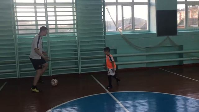 ПОДГОТОВКА ФУТБОЛИСТОВ\ТРЕНИРОВОЧНЫЙ ПРОЦЕСС\ИГРА В ФУТБОЛ\ОБУЧЕНИЕ\РАБОТА С МЯЧОМ смотреть онлайн