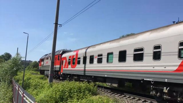 Тепловоз ТЭП70БС-290 с пригородным поездом Ижевск-Чур. смотреть онлайн