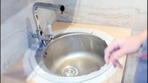 Как приклеить кухонную мойку на силиконовый герметик http://masterovv.ru