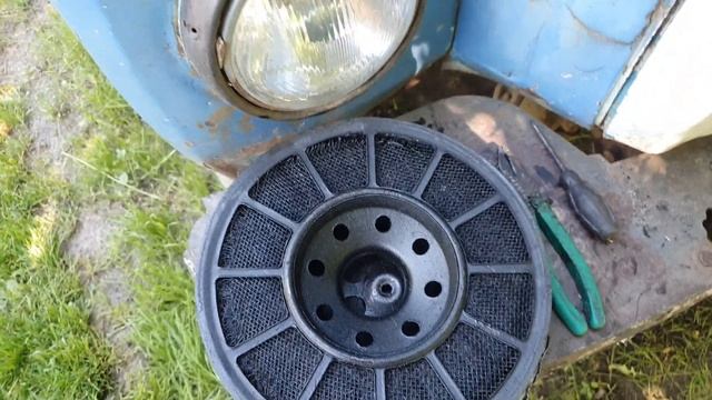 Чистим повітряний фільтр ГАЗ (3307) двигун ЗМЗ смотреть онлайн