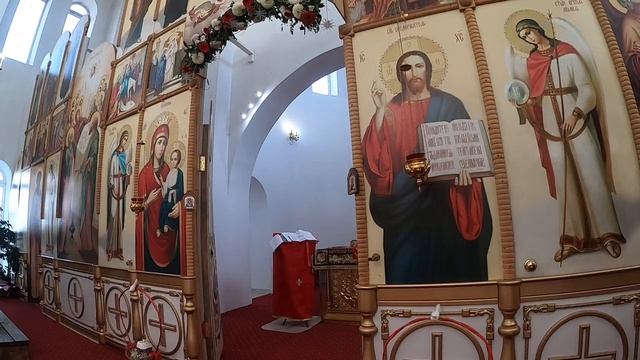 Дорогие братья и сестры! Божественная служба в храме Святой Троицы смотреть онлайн