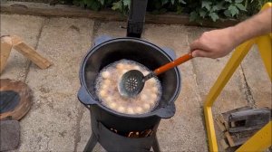 Уральские пельмени в казане, жарим пельмени в масле, казан фритюр