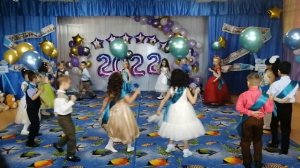 Выход на выпускной "Чудеса нас оставили"