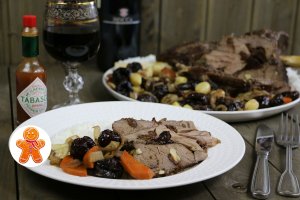 Баранина с черносливом и соусом Tabasco