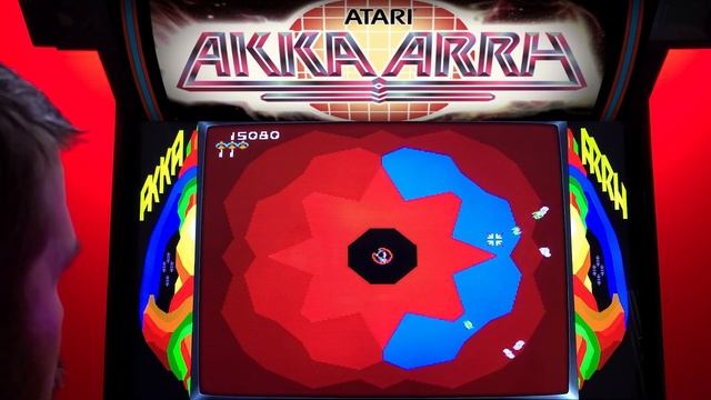 Akka Arrh (Prototype) Arcade Cabinet MAME Gameplay w/ Hypermarquee смотреть онлайн