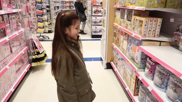 Wir KAUFEN ALLES was AVA ANFASST im TOYS R US!! Alles Ava смотреть онлайн