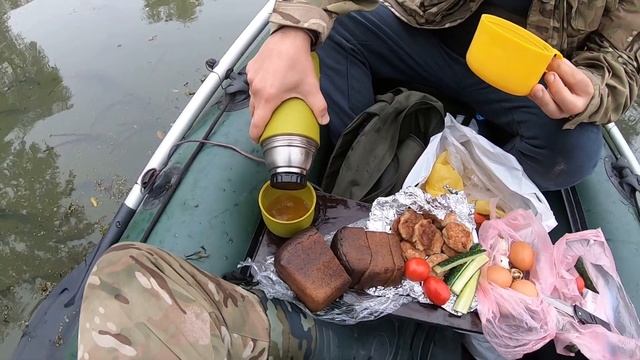 Рыбалка на Окуня и Щуку в траве осенью! По малым рекам! смотреть онлайн