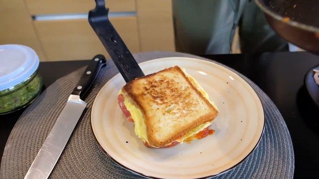 2 РЕЦЕПТА бутербродов для НЕГО и для НЕЁ - Готовим 10 минут! Очень вкусный бутерброды. смотреть онлайн