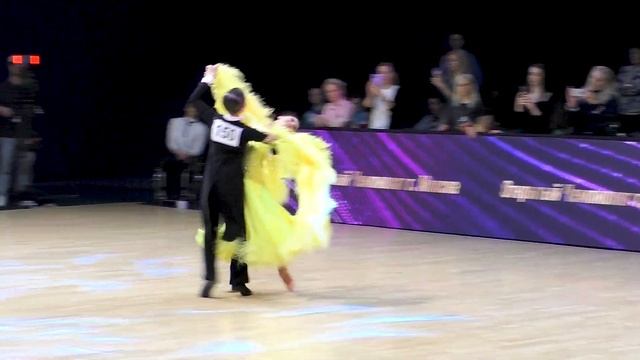 Медленный вальс / Юниоры-1 St (Open) - Чемпионат Минска (18.03.2023) спортивные бальные танцы смотреть онлайн