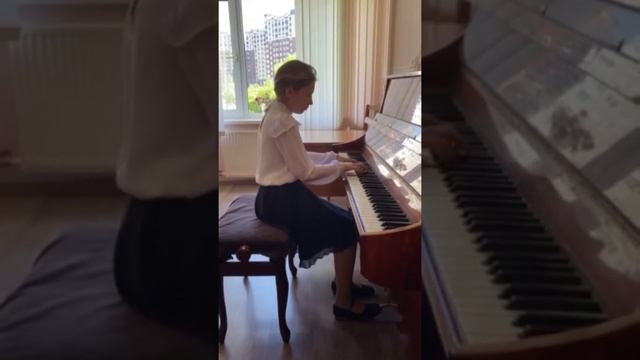 1. Д. Чимароза. Соната - Соль мажор. 2. В. Гиллок. Пьеса 