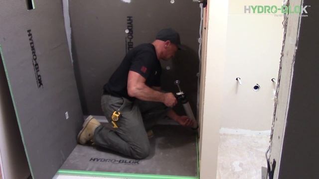 HYDRO-BLOK 3x4 Shower Install with Standard Center Drain Shower Pan & Niche смотреть онлайн