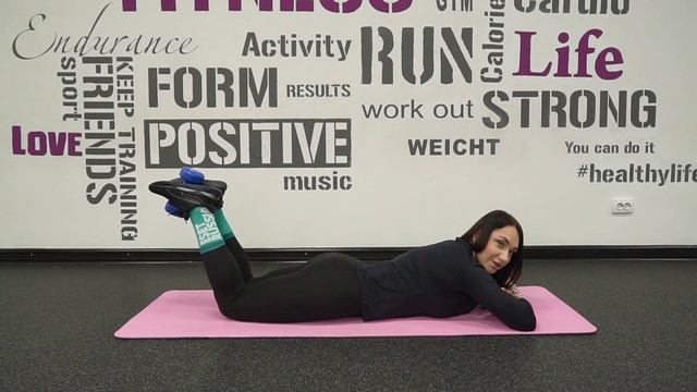 сгибание ног с гантелью лежа смотреть онлайн