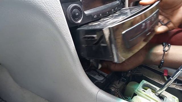 @Kevin Wanga Masinde.... Mercedes Benz W211 redio removal смотреть онлайн