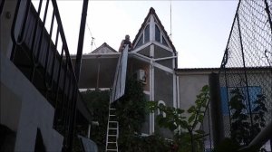 Подъем шифера на крышу .Из серии сделай сам.