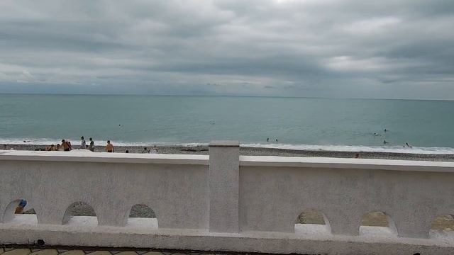 Набережная в Гагре Абхазия Новая Гагра набережная от Новая Колоннады до отель Европа лето 2022 июль смотреть онлайн