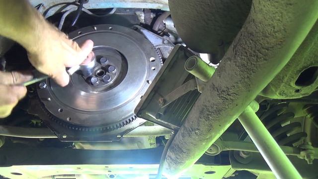 Как зафиксировать маховик смотреть онлайн