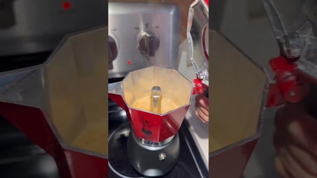 Bialetti Brikka 咖啡壶超好用#咖啡 #coffee #bialetti #weekend #fun #morning #viral #coffeelover #cooking смотреть онлайн
