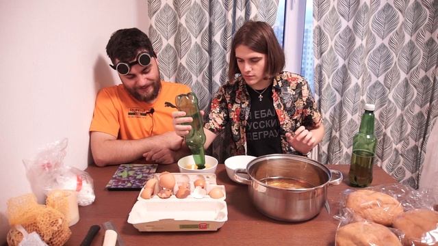 Это что ЛУКОВЫЙ УГАР в булке!? Ещё и с БЕКОНОМ? Треш-кухня