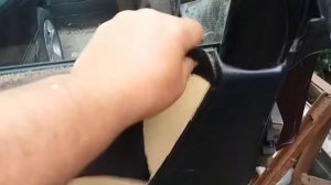 снятие обшивки с дверной карты ауди 80 бочка.