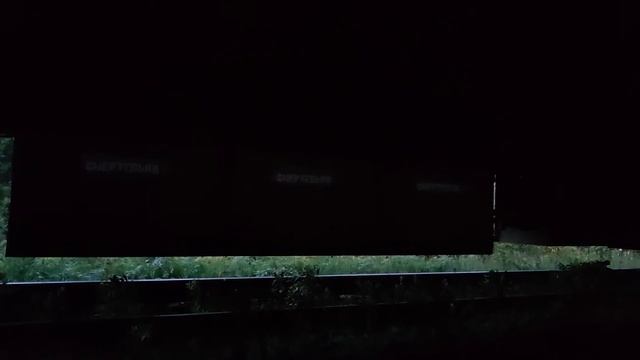 Прибытие поезда, вид снизу. смотреть онлайн