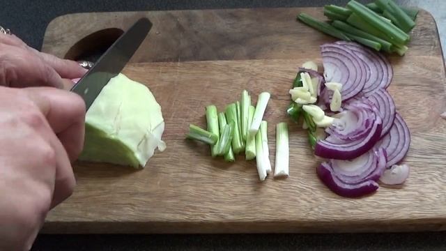 Жареная лапша удон. Stir Fried Udon Noodles. смотреть онлайн
