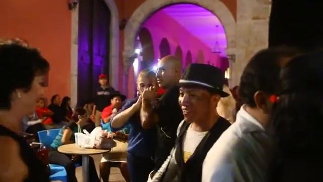 MEXICO: Baile Merida / Dancing In The Streets Of Merida - Yucatan