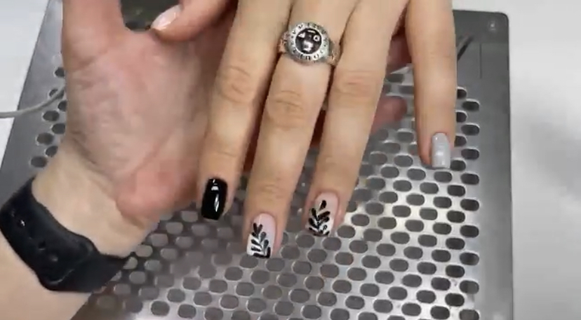 Дизайн ногтей со стемпингом материалами IMEN