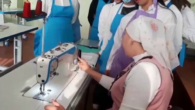 Тігін машинасын іске қосуға дайындау. Бекітпе беру, шеткі тігістерді орындау. смотреть онлайн