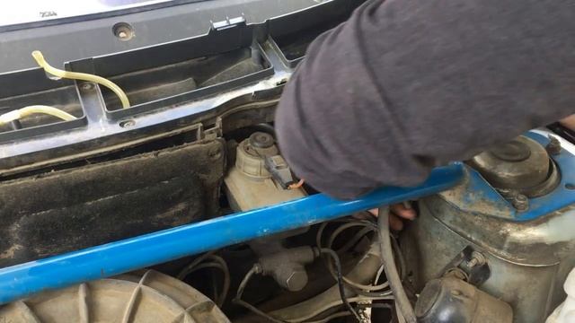 Ваз 2110,бюджетный покрас авто баллончиком, установка бачка антифриза и Джонсон показывает выхлоп смотреть онлайн