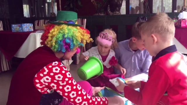 День Рождения Ангелине 2 года Играем с клоуном Клёпой Аквагрим бабочки Бэтмена Тигра Birthday Clown смотреть онлайн