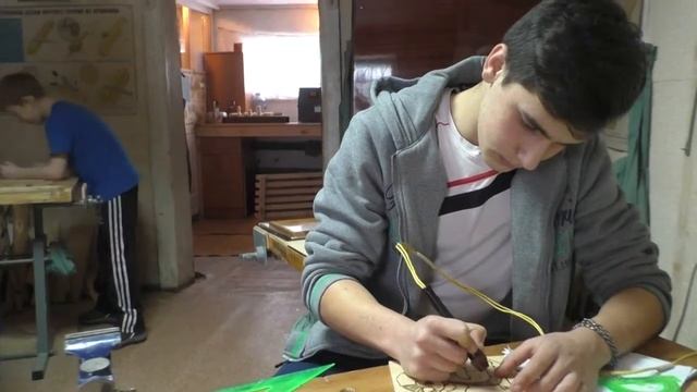 Дети делают кормушки для птиц. смотреть онлайн