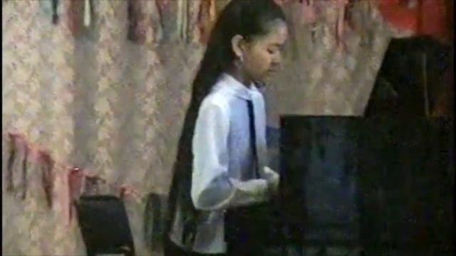 Диана Заболоцкая играет вальс Комракова смотреть онлайн