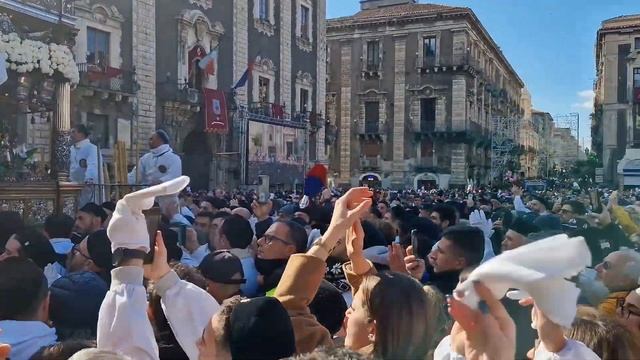 Festa di Sant'Agata 2023 Catania emozionante rientro del Busto Reliquiario di Sant'Agata 06.02.2023 смотреть онлайн