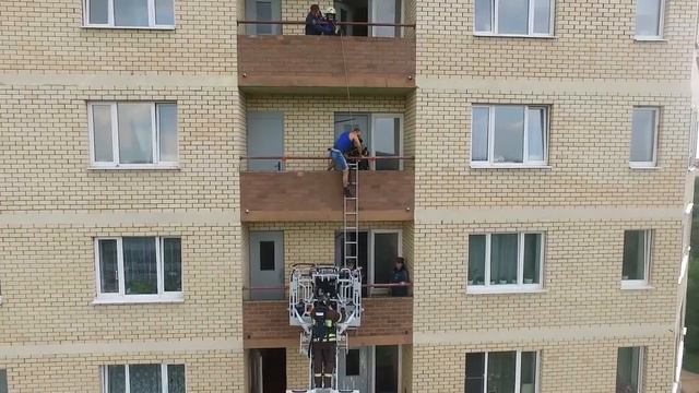 27 07 2018 Учения по спасению людей при пожаре в Жилом доме. Зеленоград. смотреть онлайн