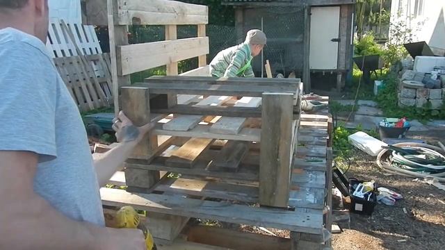 Из ПОДДОНОВ СКАМЕЙКА для дачи своими руками смотреть онлайн