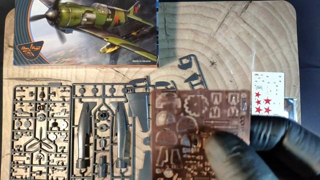 Как выглядят первые отливки литников. Самолет Ла-5 от Clear Prop в масштабе 1/72.Обзор модели смотреть онлайн