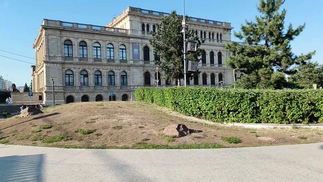 Парковка прямо у светомузыкального фонтана на Ленинском проспекте Калининграда смотреть онлайн