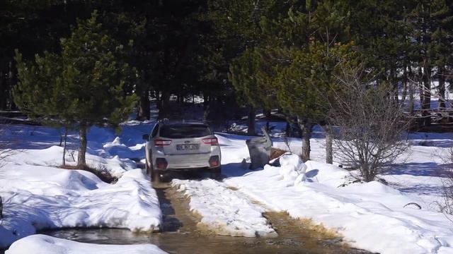 Subaru XV Crosstrek Snow Diagonal Test смотреть онлайн