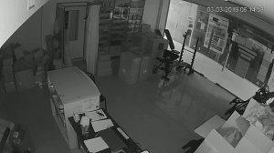 Странные светящиеся шары летают в кадре камеры видеонаблюдения