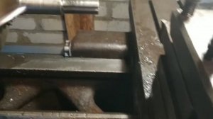 Паз под шпонку на валу.